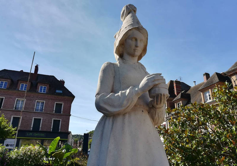 Statue de Marie Harel, Vimoutiers