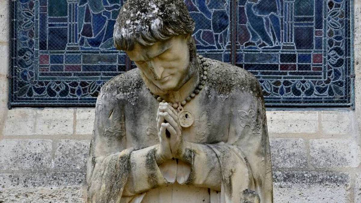 Statue de Jean d'Orléans, derrière la cathédrale