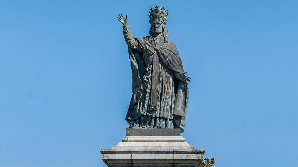 Statue de Gerbert d'Aurillac