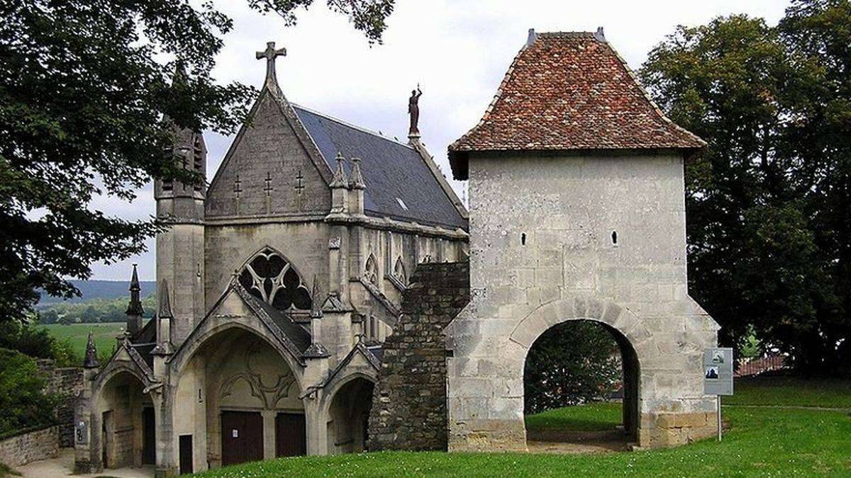 Chapelle et porte de France