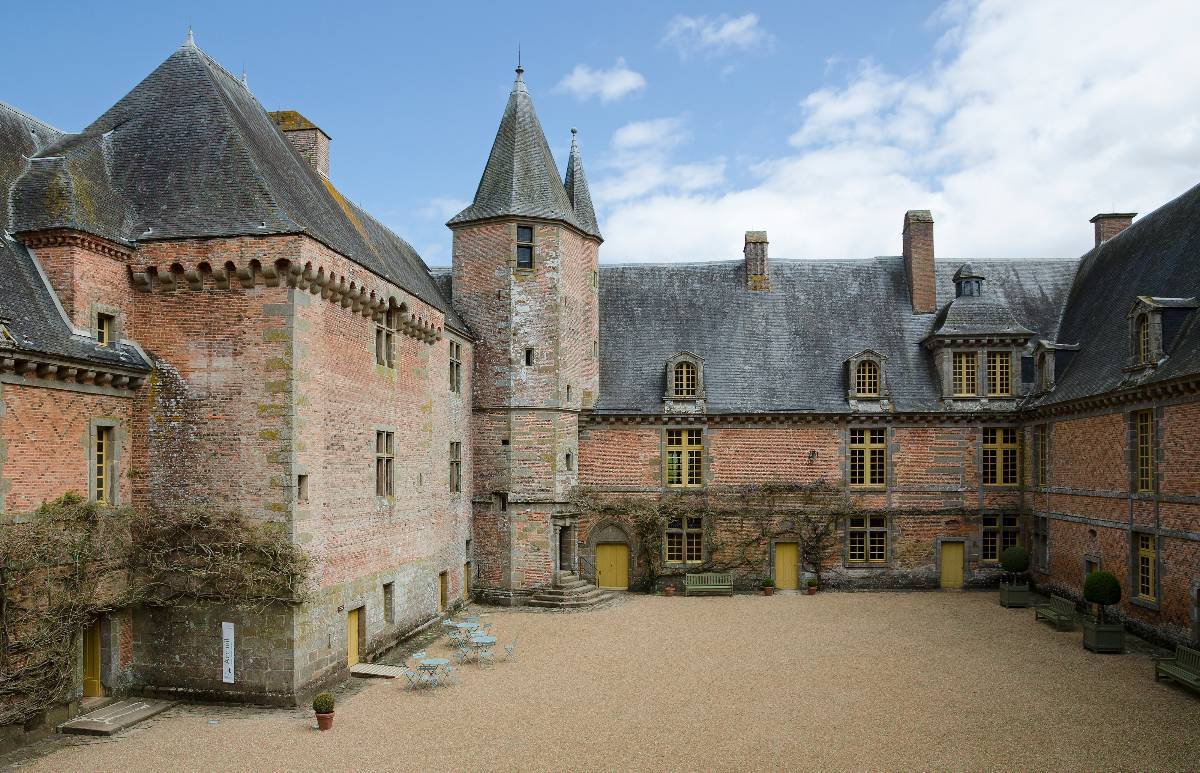 Cour intérieure du château de Carrouges