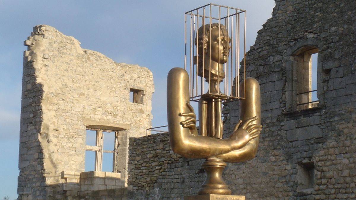 Monument à Sade, Lacoste