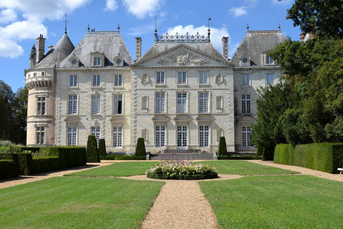 Façade classique du château