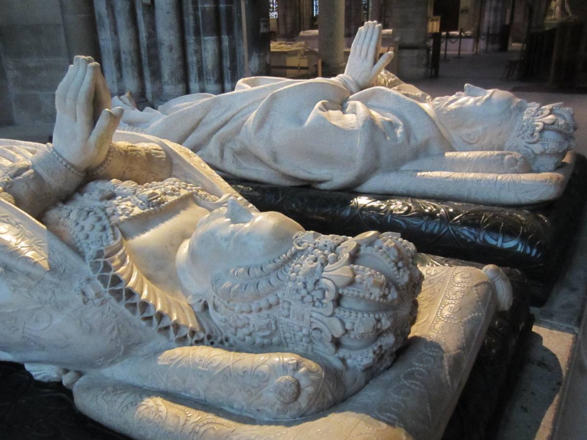 Gisants de Catherine de Médicis et Henri II