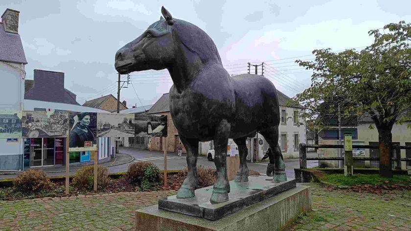 Statue de Naous