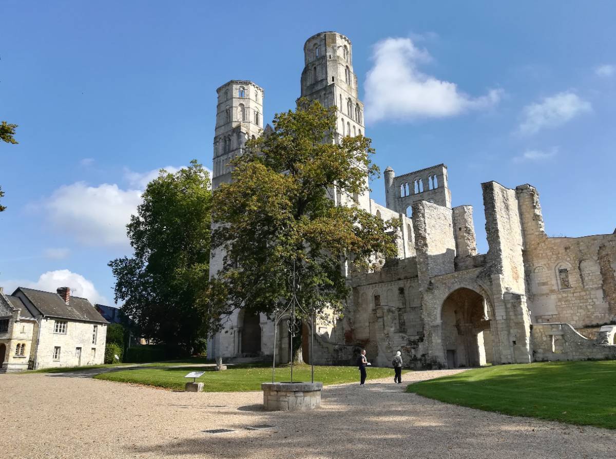 Tours romanes de l'abbatiale