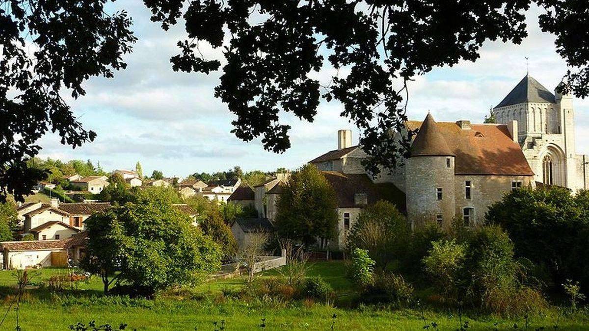 Le village et l'abbaye