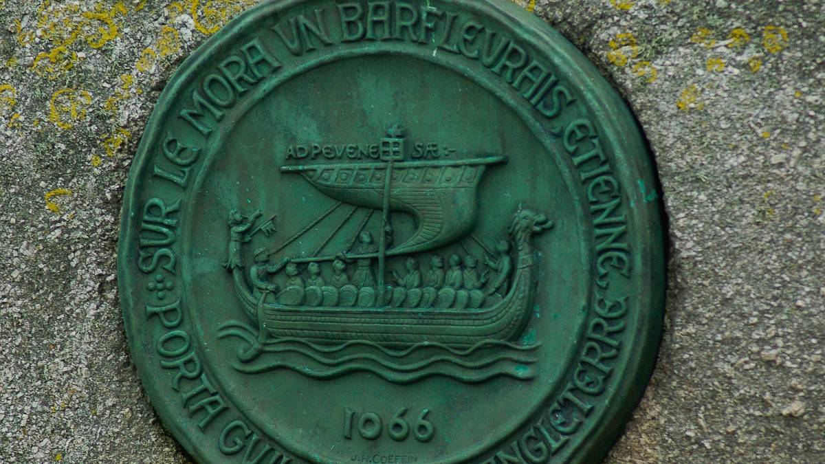 La plaque commémorative à Barfleur