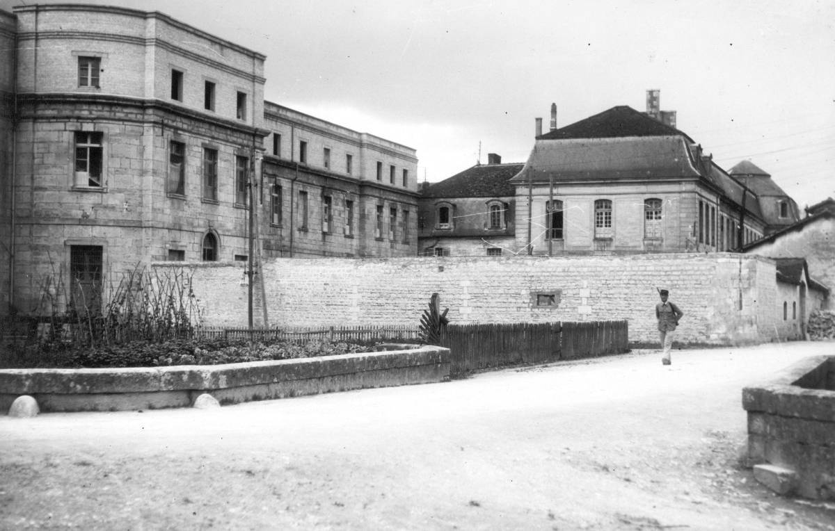 Clairvaux : grand cloître (Henri Manuel, 1931)