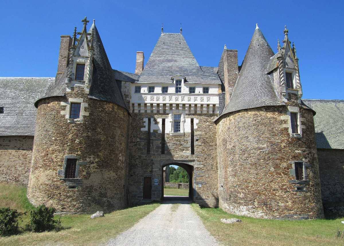 Châtelet d'entrée du château