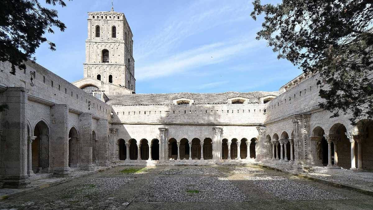 Clocher et cloître de Saint-Trophime