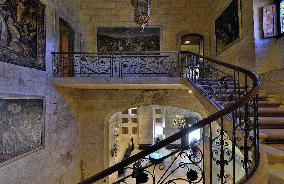 Château de Grignan : escalier d'honneur