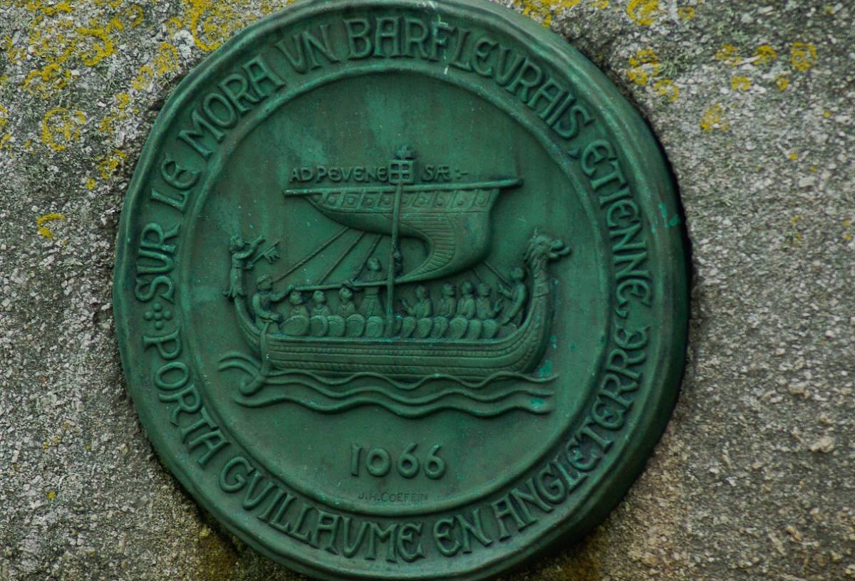 La mora à Barfleur : plaque commémorative