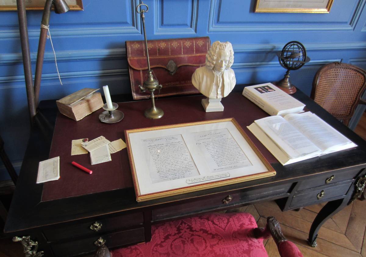 Bureau d'Emilie dans sa chambre