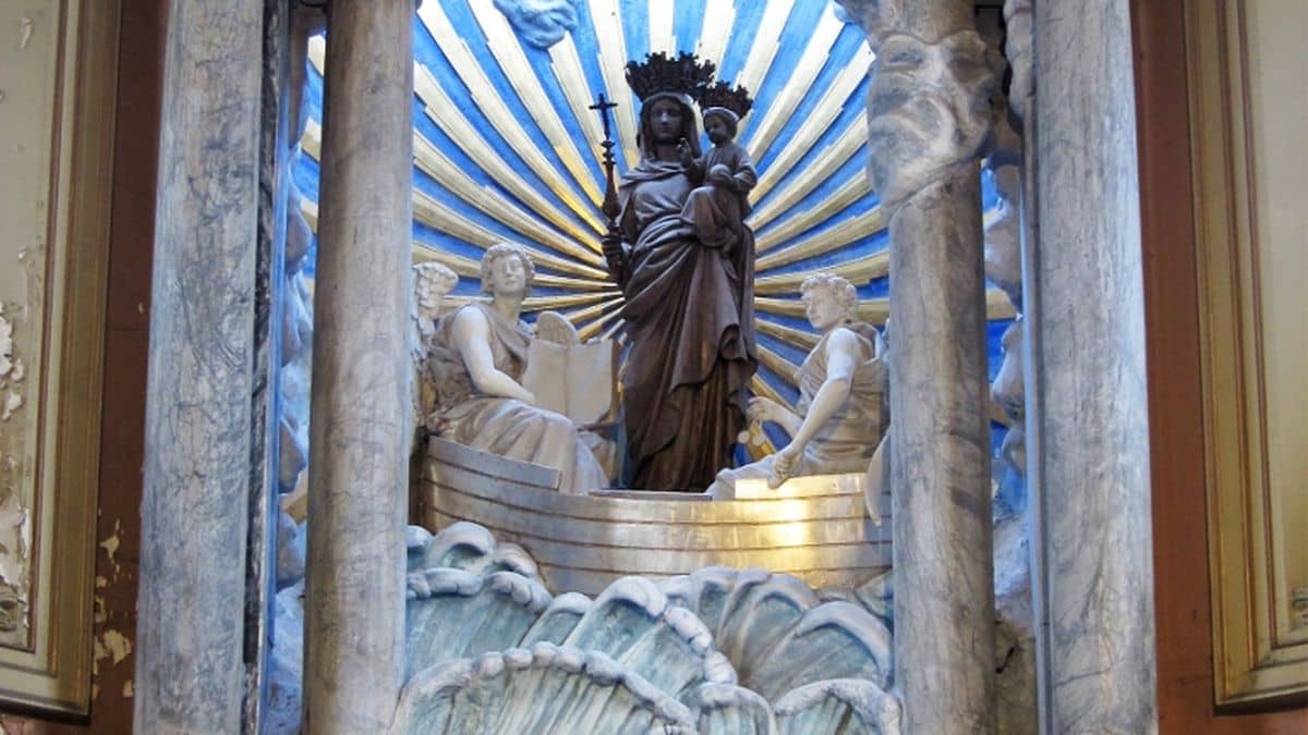 La Vierge de l'autel