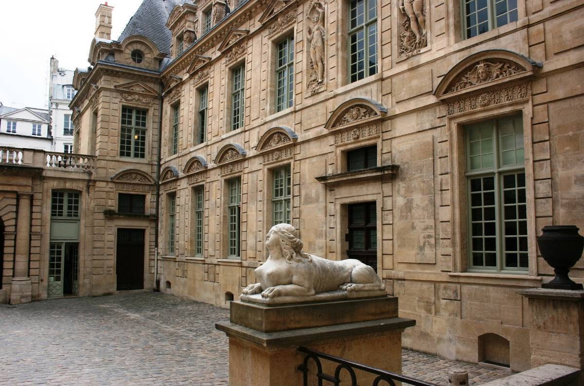 L'hôtel de Sully