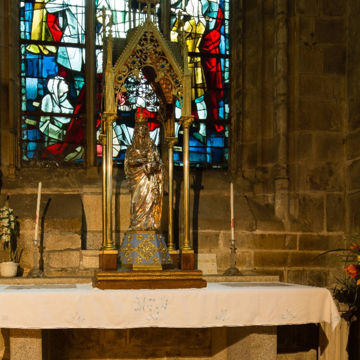 Statue de Notre-Dame du Vœu