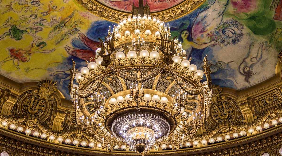 Lustre de la salle de spectacles de l'Opéra