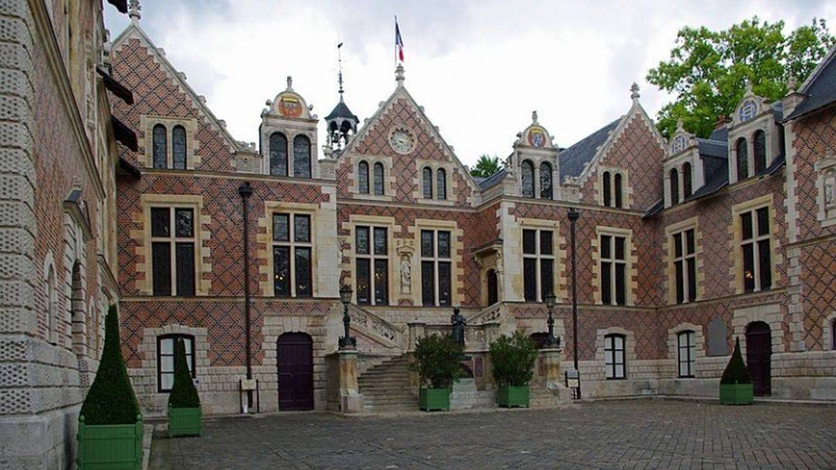 L'entrée de l'hôtel Groslot