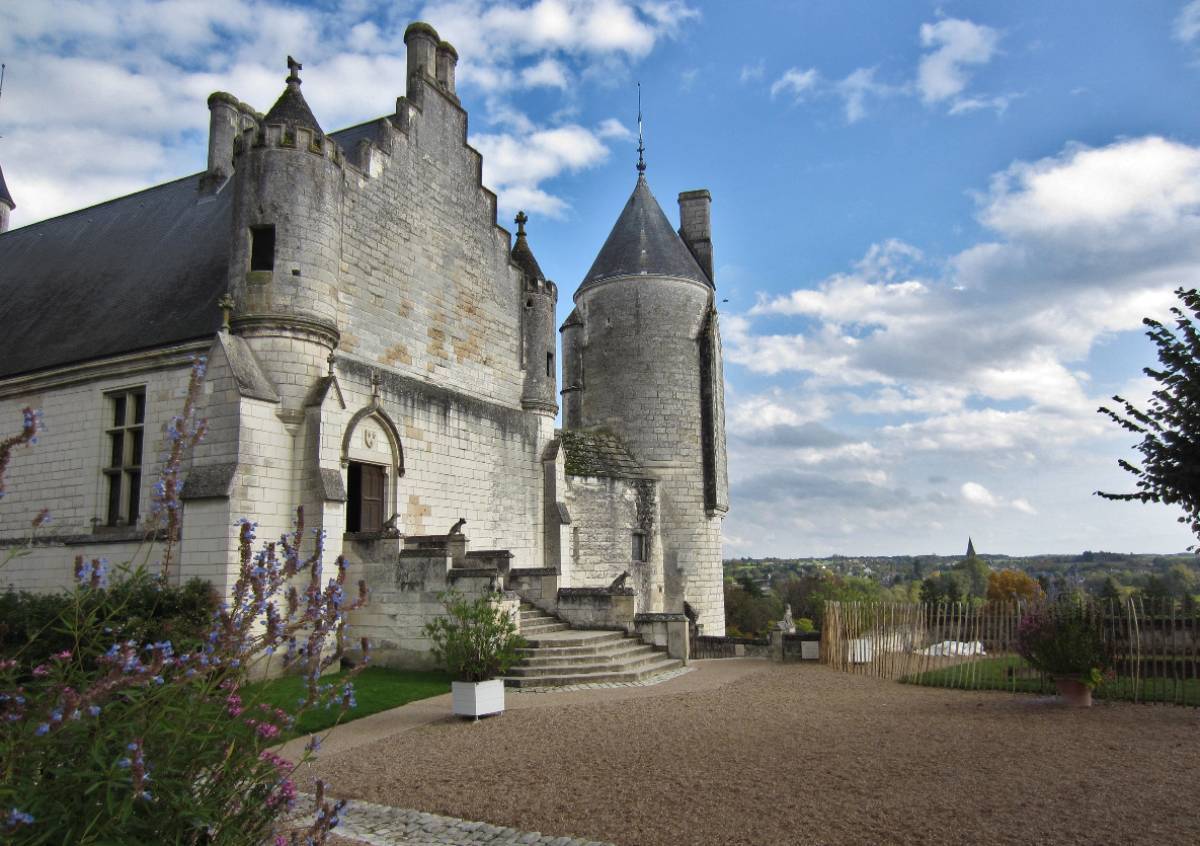 Tour d'Agnès Sorel, à droite du logis