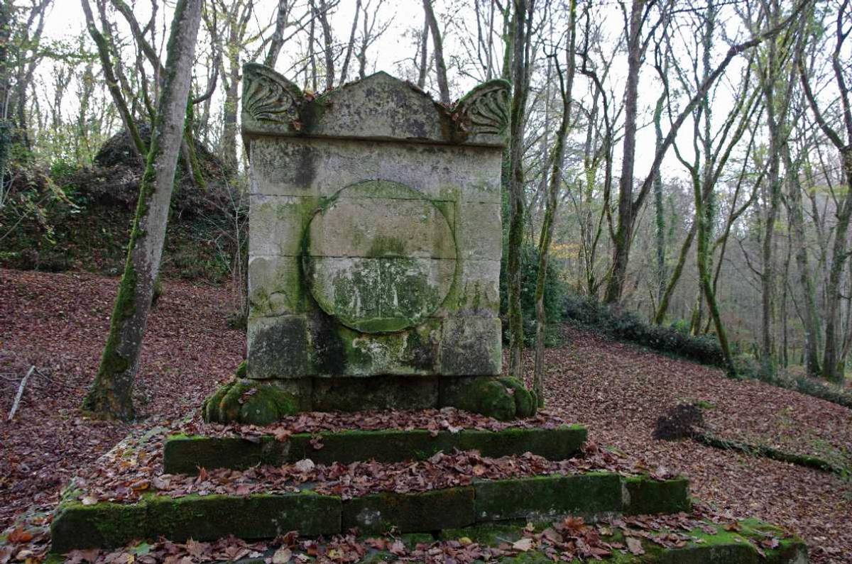 Chenonceau : tombe de Louise Dupin