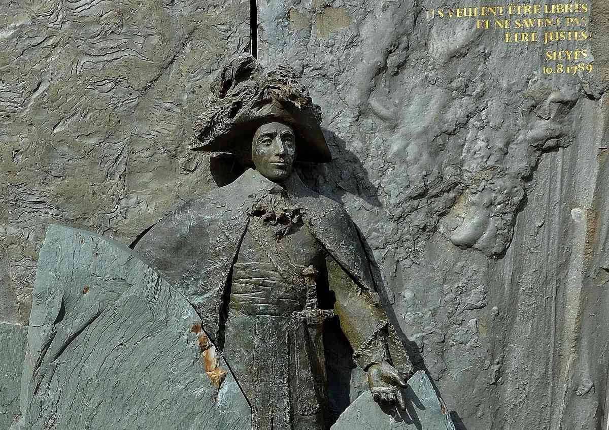 Statue de Sieyès : détail