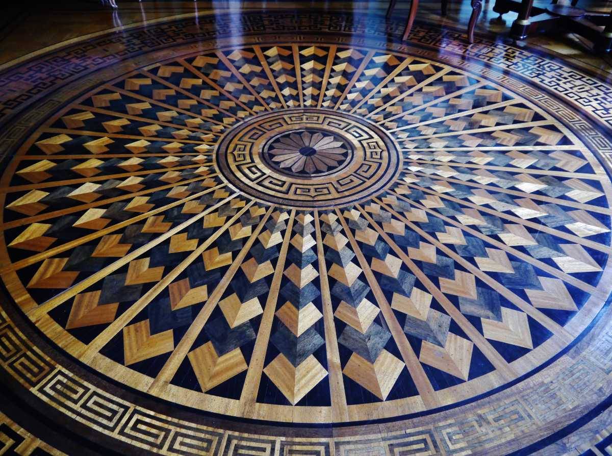 Détail du parquet marqueté