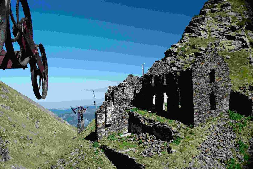 Mines de Bulard : baraques des mineurs