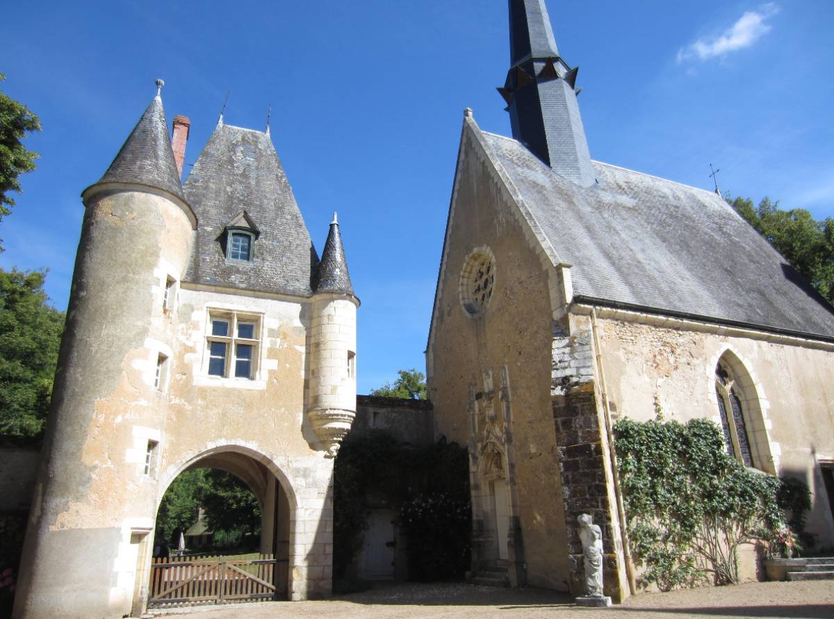 Châtelet d'entrée et chapelle