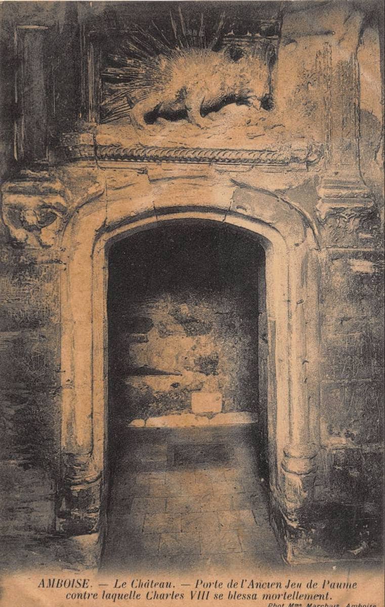 Porte contre laquelle Charles VIII se tue