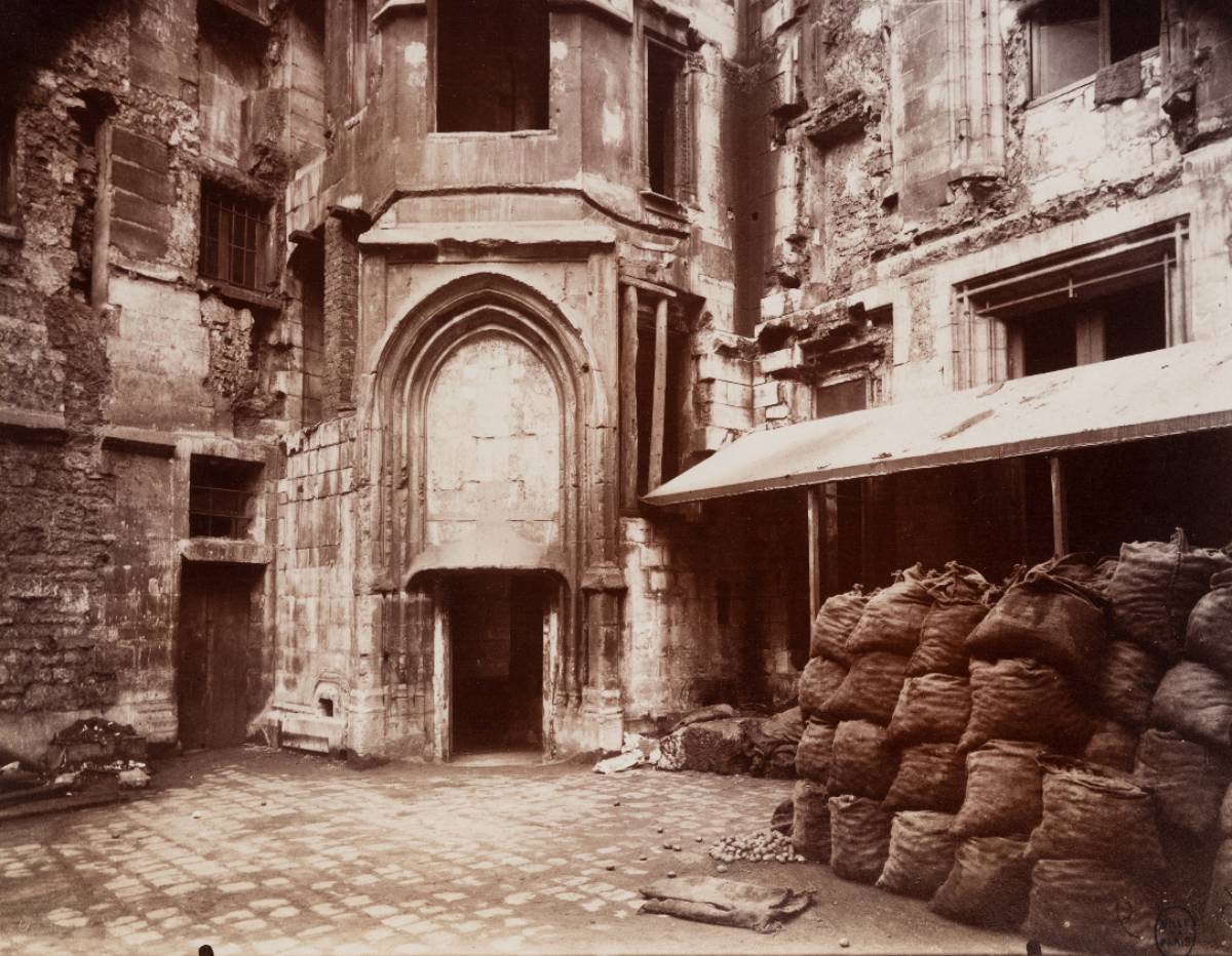 Cour intérieure de l'hôtel, 1921 (E. Atget)