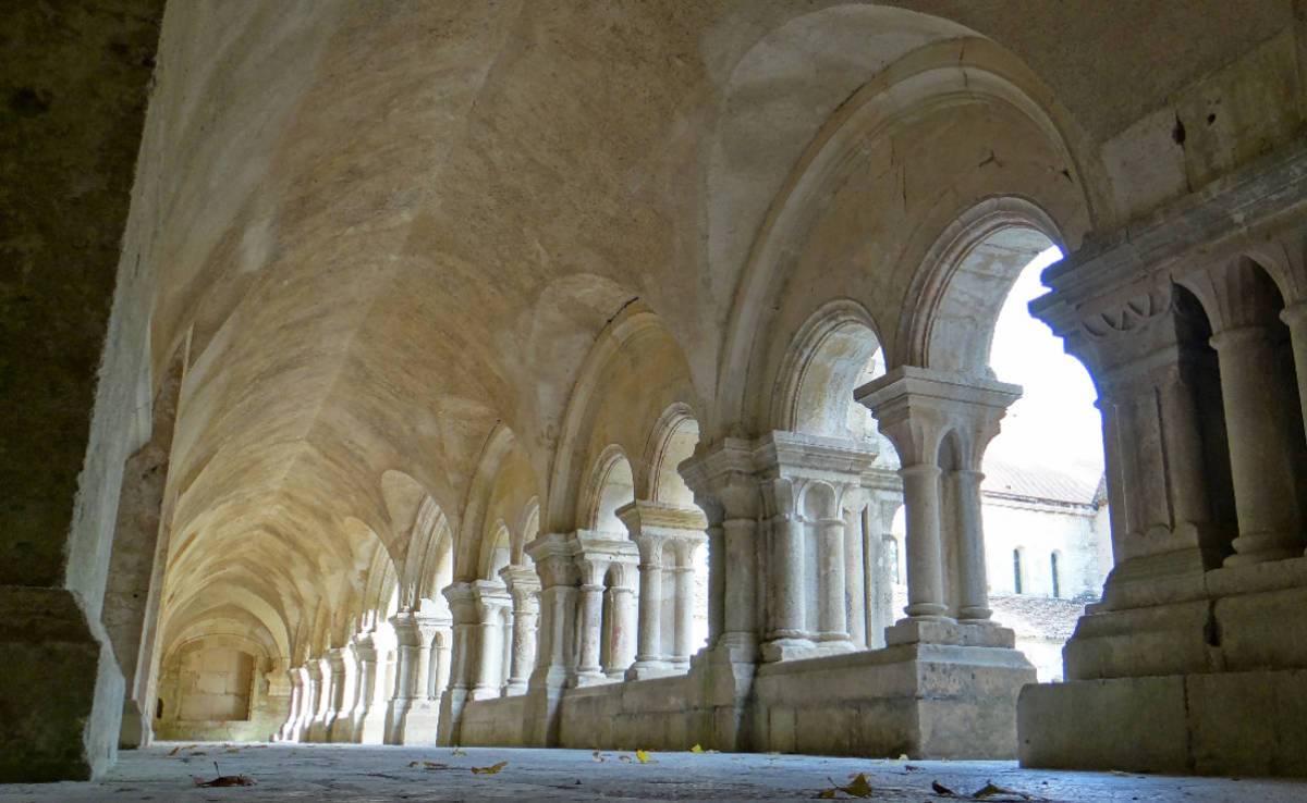 Le cloître : l'armarium claustri, au bout