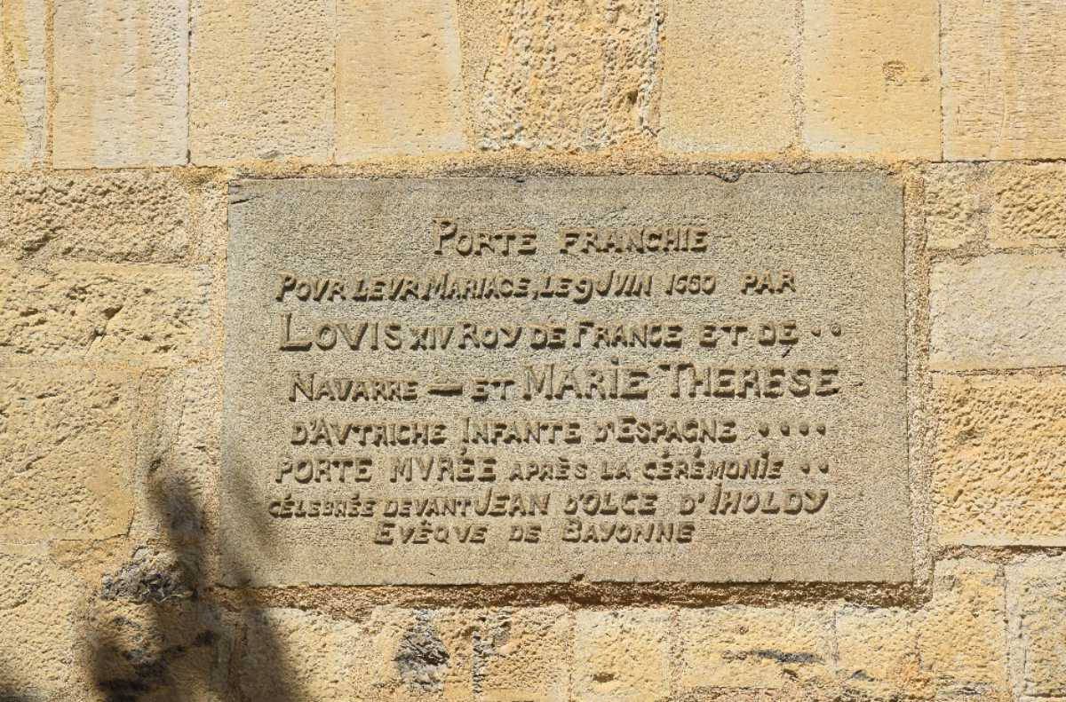 La porte murée : plaque commémorative