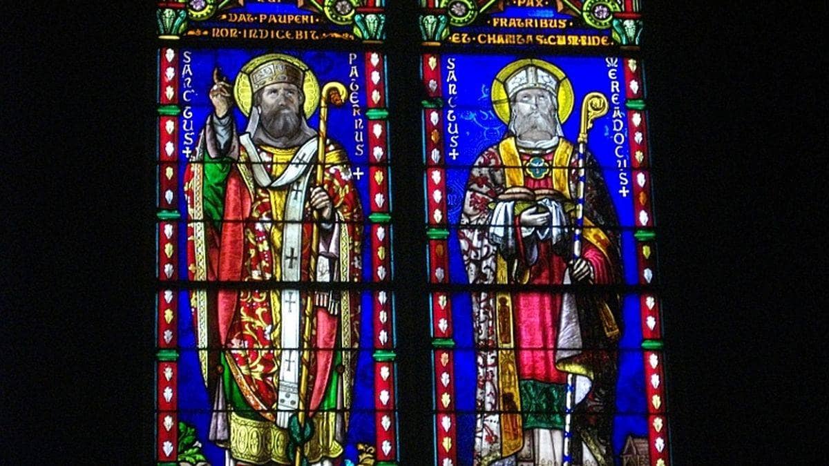 Patern à gauche, St-Pierre de Vannes