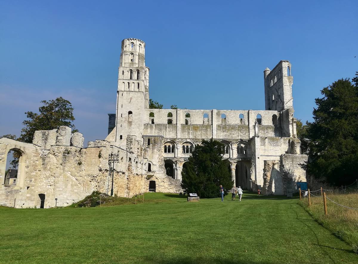 If à l'emplacement du cloître