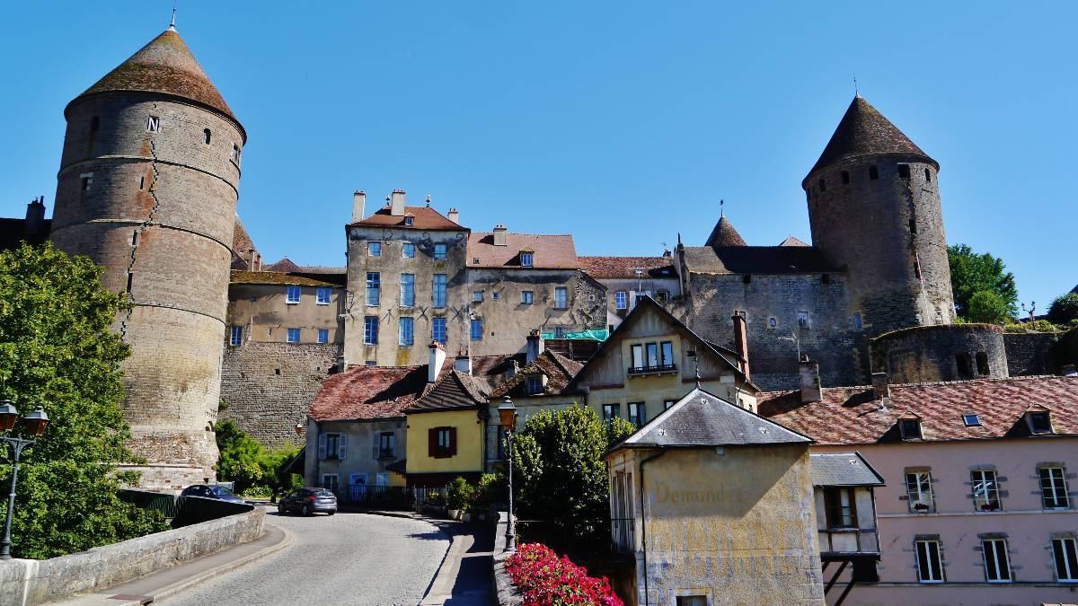 Tour de l'Orle d'Or, à gauche