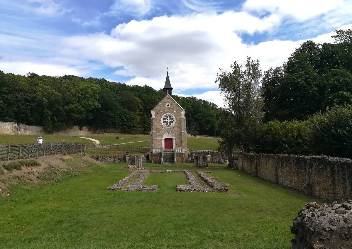 Chapelle de 1891 et ruines de l'abbaye