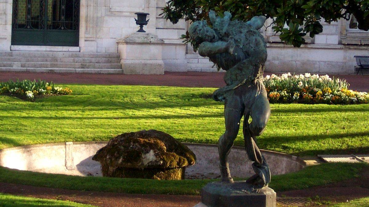La statue du chien