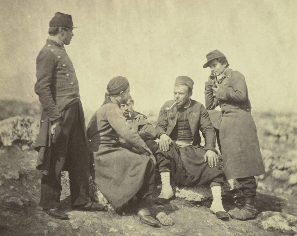 Zouaves et soldats au front, guerre de Crimée