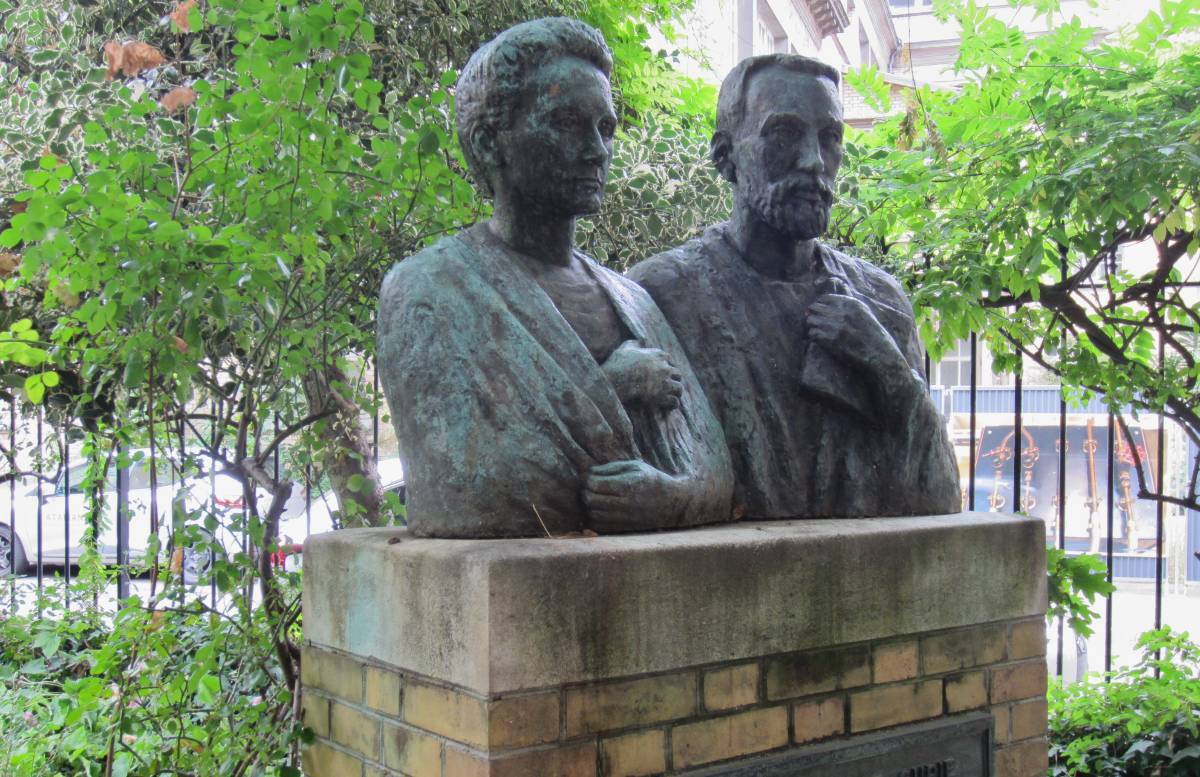 Buste de Pierre et Marie Curie