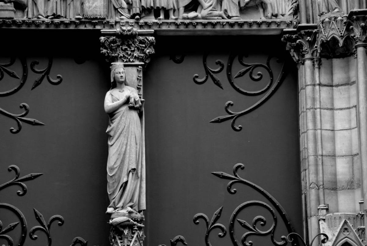 La Vierge du portail du Cloître