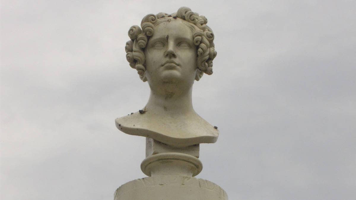 Buste de la princesse Baciocchi sur sa fontaine, Colpo