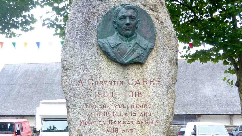 Statue de J. C. Carré