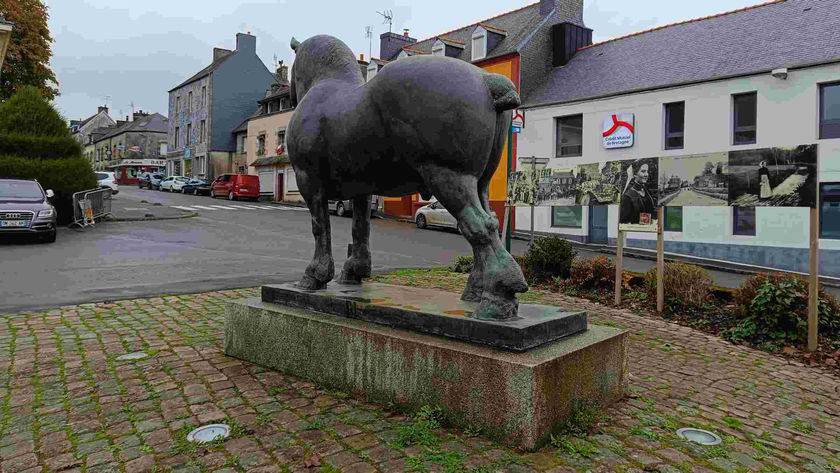 Statue de Naous