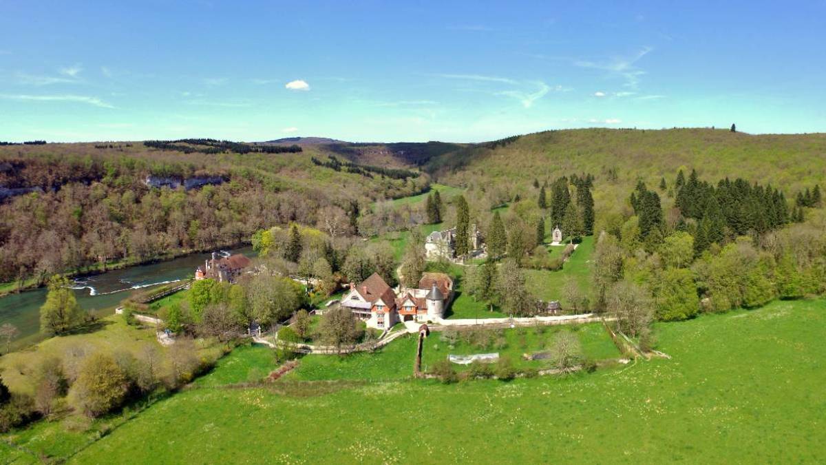 Le château, ancienne abbaye de Buillon