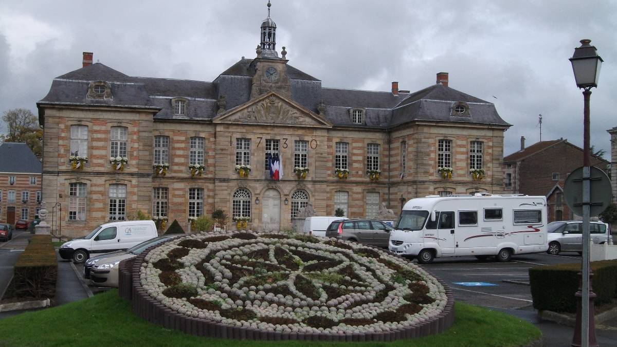 Hôtel-de-ville, Ste-Menehould