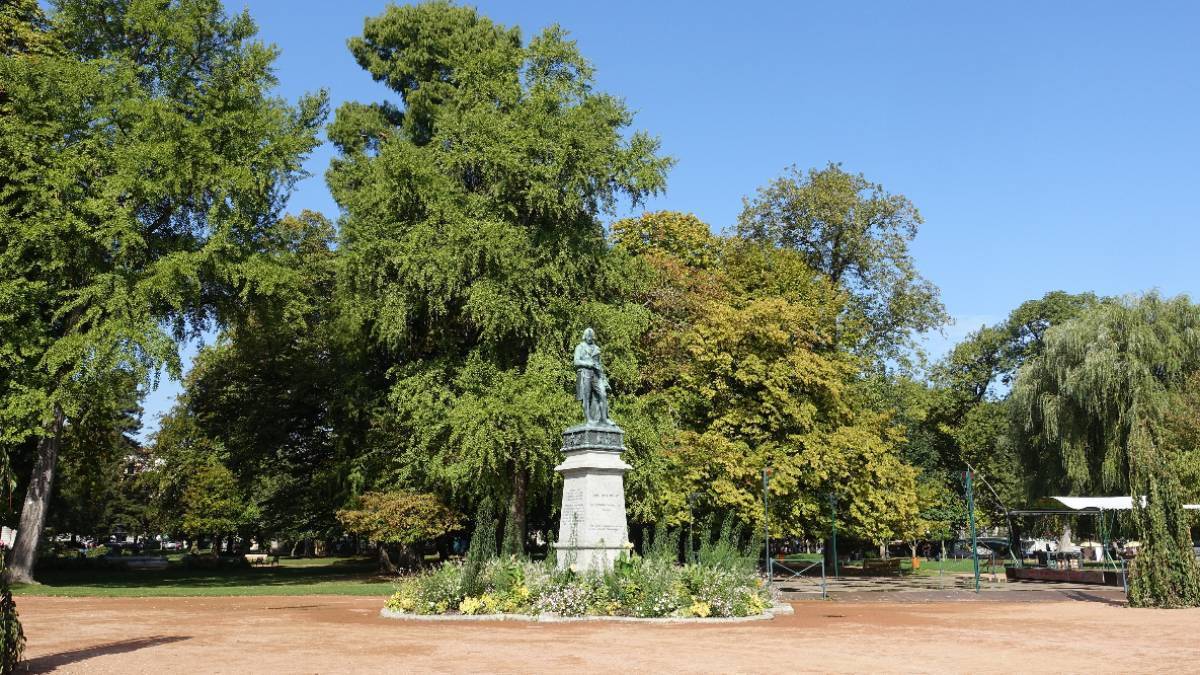 Statue de Berthollet