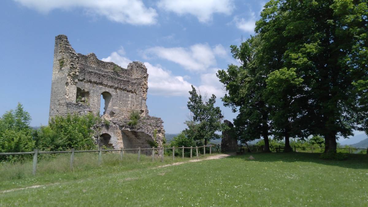 Ruines du château de Beauvoir