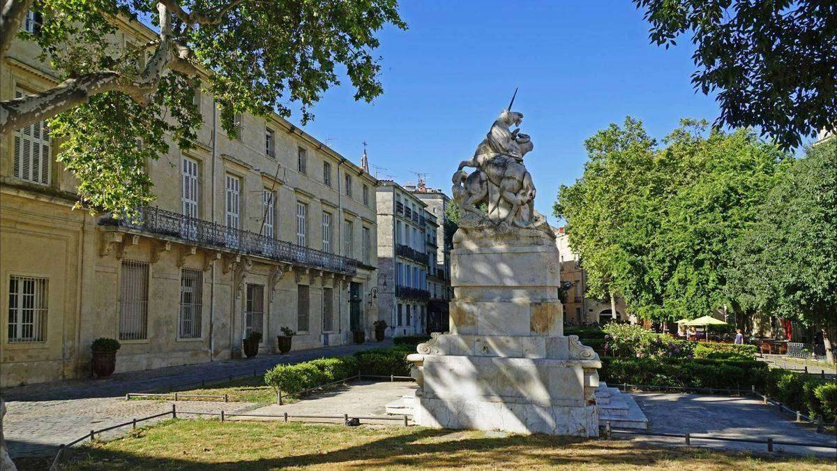 Place de la Canourgue