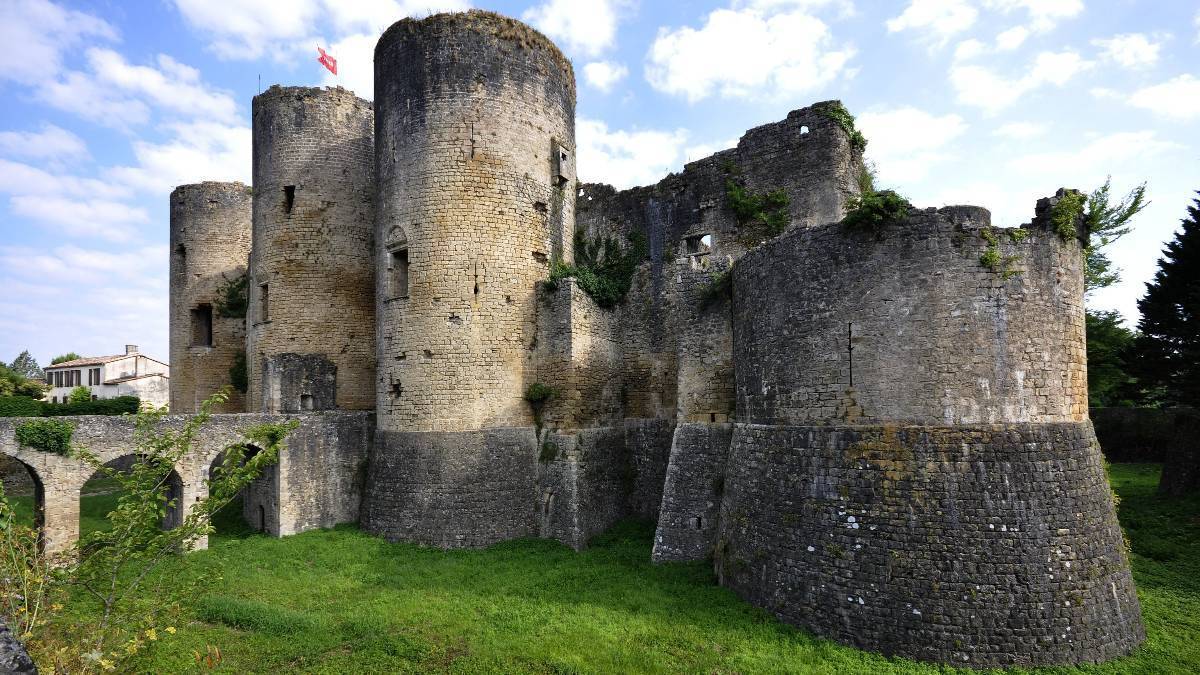 Château de Villandraut